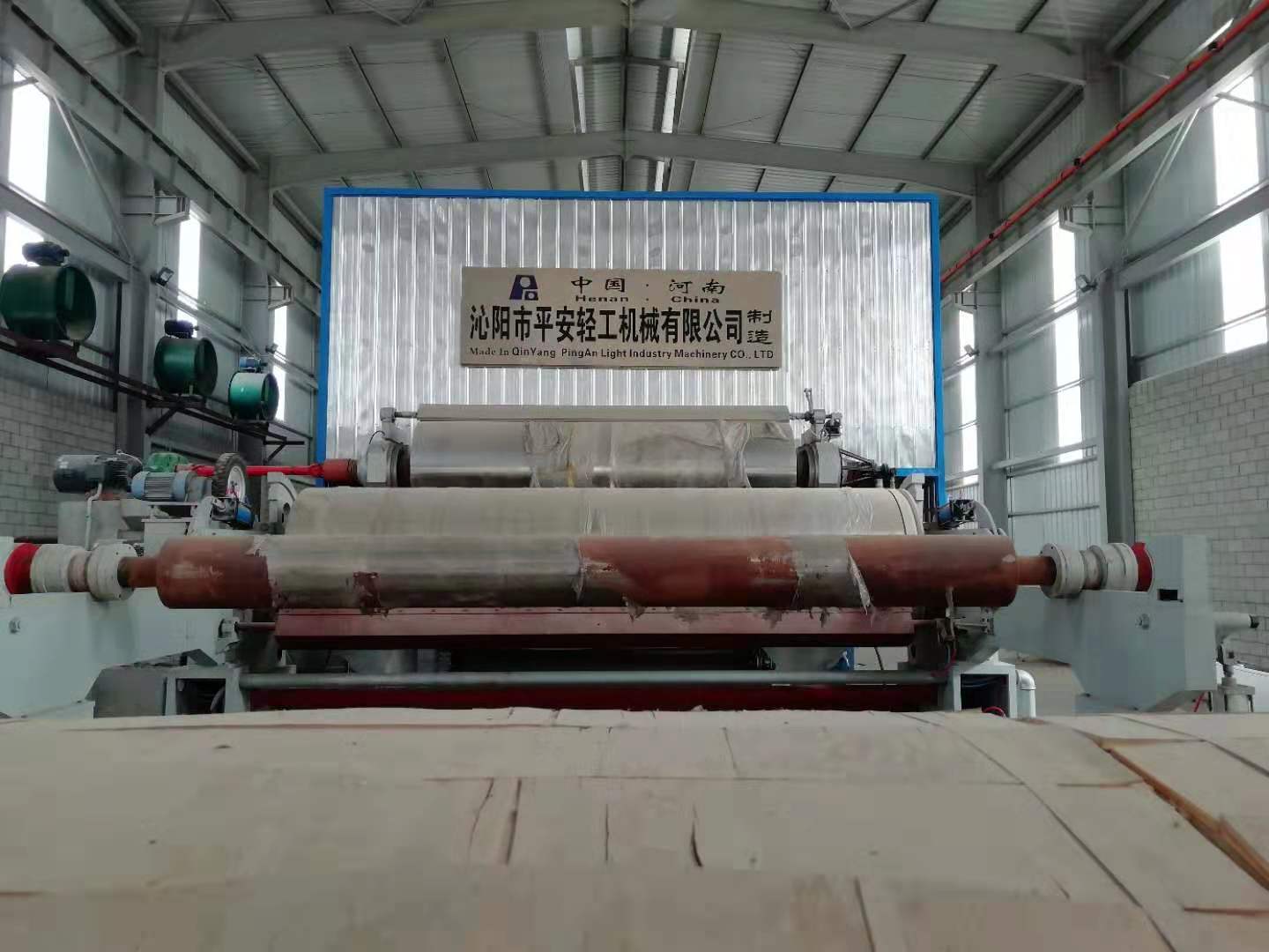 2020年3月，埃及薩達(dá)特城3800/400高瓦紙機(jī)順利投產(chǎn)